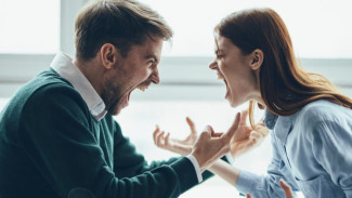 Kenapa Orang Lebih Galak Saat Ditagih Hutang? Ini Penjelasan Psikologisnya