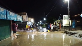 Banjir Luapan Sungai Asam Rendam Pemukiman, Longsor Tutup Akses Lubuk Sao