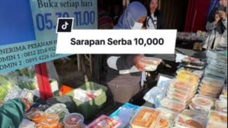 Fenomena Jualan Serba Rp10 Ribu Menjamur di Pinggir Jalan, Strategi Bertahan di Tengah Tekanan Ekonomi