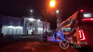 Tradisi 'Sajadah di Atas Roda', Alasan Bus Sumbar Wajib Berhenti Saat Magrib dan Subuh