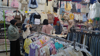 Jelang Lebaran, Aktivitas Jual Beli di Pasar Pusat Padang Panjang Meningkat Tajam