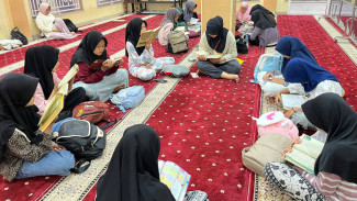 Unik! Cara Masjid Darul Huda Padang Cetak Generasi Qurani Melalui Itikaf Berbasis Kartu