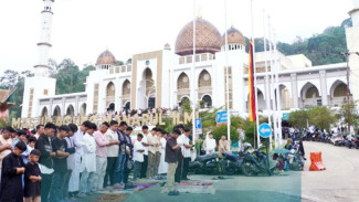 Ribuan Umat Muslim Padati Masjid Agung Manarul ‘Ilmi Padang Panjang Rayakan Idulfitri 1447 H