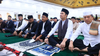 Salat Id di Mesjid Raya Ali Mukhni, Bupati Padang Pariaman Ajak Warga Bangkit dari Bencana