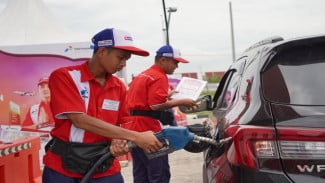 Tembus Jalur Kereta hingga Arungi Lautan, Begini Cara Pertamina Jaga Stok BBM di Sumbagut