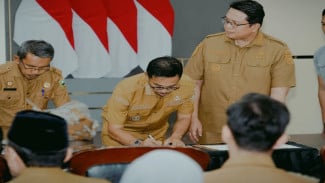Bawa Layanan Hukum hingga ke Pelosok, Bupati Khairunas Teken MoU dengan Kemenkum RI