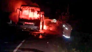 Bus PO Palala Ludes Terbakar di Jalintim Muba Sumatera Selatan, 23 Penumpang Selamat