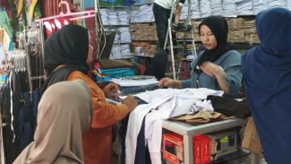 Jelang Tahun Ajaran Baru, Toko Perlengkapan Sekolah di Padang Panjang Diserbu Pembeli