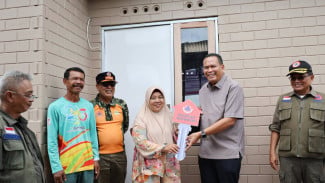 Sestama BNPB dan Wali Kota Pariaman Serahkan Huntap Mandiri Sepablock untuk Korban Bencana