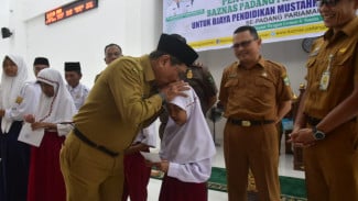 Lewat Program BAZNAS Cerdas, 3.574 Siswa SD dan SMP di Padang Pariaman Dapatkan Bantuan Dana Pendidikan