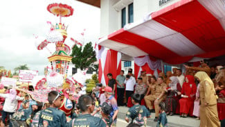 Pawai Alegoris Tampilkan Kreativitas Budaya Lokal di Kota Pariaman