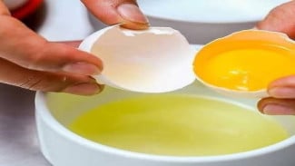 Putih Telur untuk Wajah, Benarkah Bisa Mengencangkan Kulit dan Mengecilkan Pori?