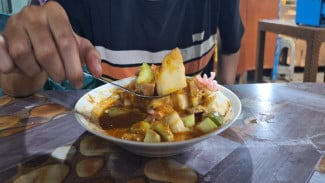Lontong Malam, Kuliner Legendaris Kota Padang yang Diburu hingga Tengah Malam