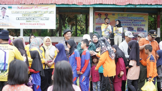 Bupati Khairunas saat meresmikan program Puskesmas Sehatkan Nagari