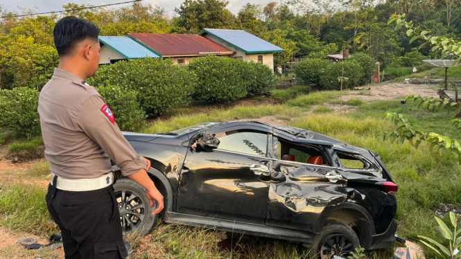 Mobil Dosen mengalami kecelakaan di Jalan Trans Kalimantan