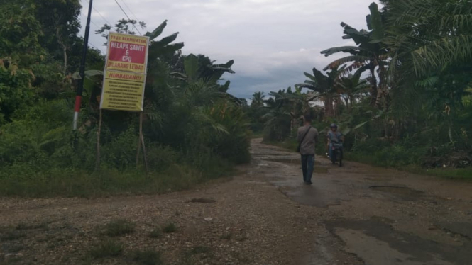 Jalan Desa Pengadang, Kabupaten Sanggau rusak