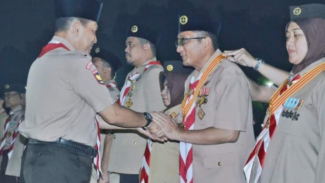 Walikota Padang Hendri Septa disematkan Lencana Melati Pramuka