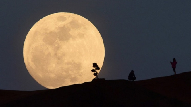 Kerajaan Arab Saudi dan dunia Arab menyaksikan bulan purnama
