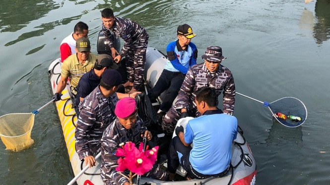 TNI AL Lantamal II Padang Gelar Aksi Kali Bersih di Batang Arau