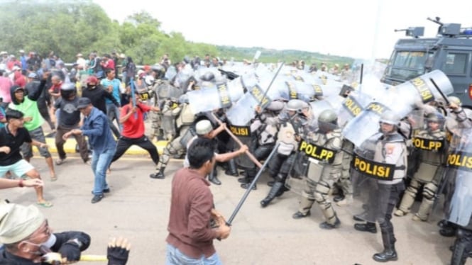 Bentrokan antara warga dan Polisi di Rempang