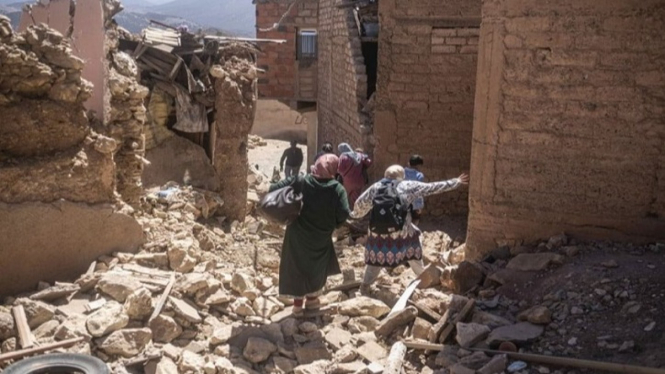Puing-puing rumah yang terkena dampak gempa di Maroko