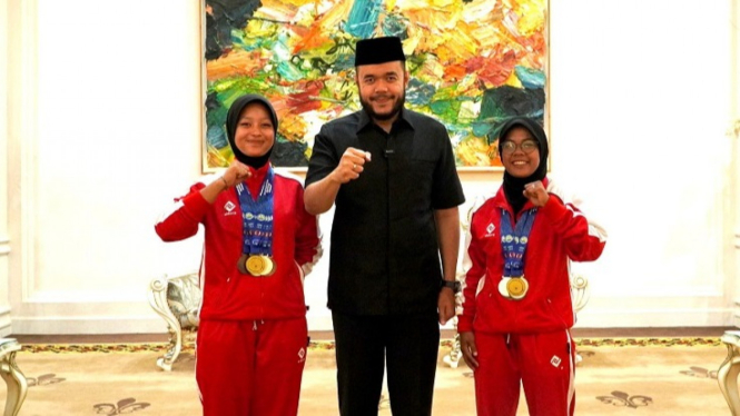 Wali Kota Padang Panjang menyambut kedua atlet Arung Jeram.
