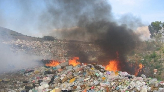 Ilustrasi pembakaran sampah
