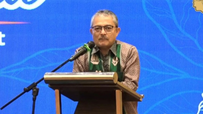 E. Aminudin Aziz