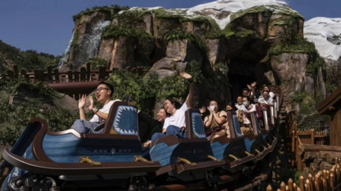 Ilustrasi Rollercoaster Disneyland (Doc: AP Photo)