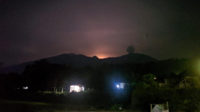 Volcanic Glow Gunung Marapi
