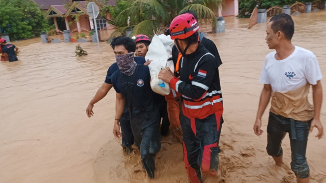 Evakuasi Korban Banjir dan Longsor di Luwu