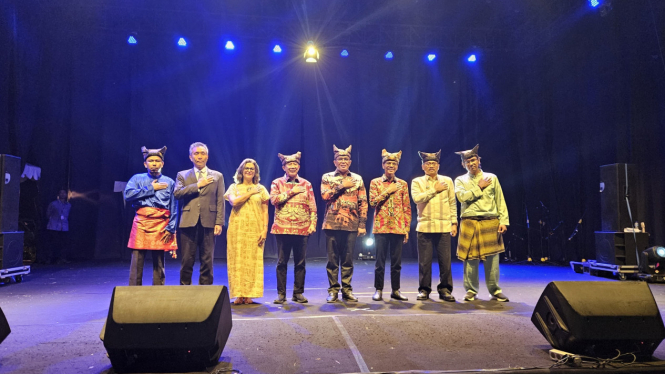 Ketua DPRD Sumbar bersama Wali Kota dan Bupati di Festival Maek