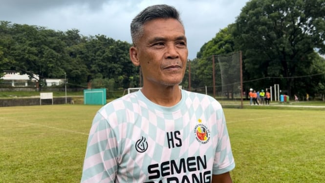 Pelatih Semen Padang FC Hendri Susilo