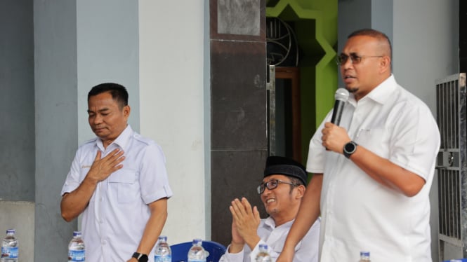 Hendri Septa dan Hidayat (kiri)