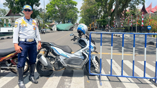 Dishub Kota Bukittinggi lakukan penutupan jalan depan Lapangan Kantin