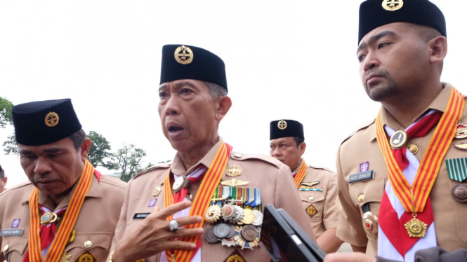 Sekjen Kwarnas Mayjen TNI (Purn) Bachtiar Utomo (tengah)