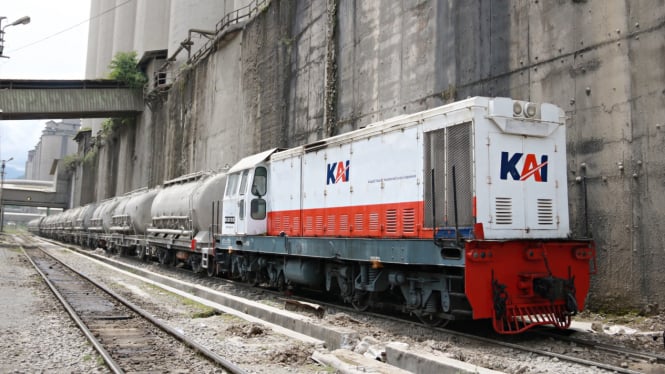 Kereta Api Pengangkut Barang di Sumatera Barat