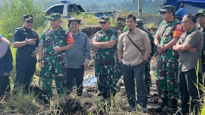 Danrem 032/Wirabraja, Brigjen TNI Wahyu Eko di lokasi bencana