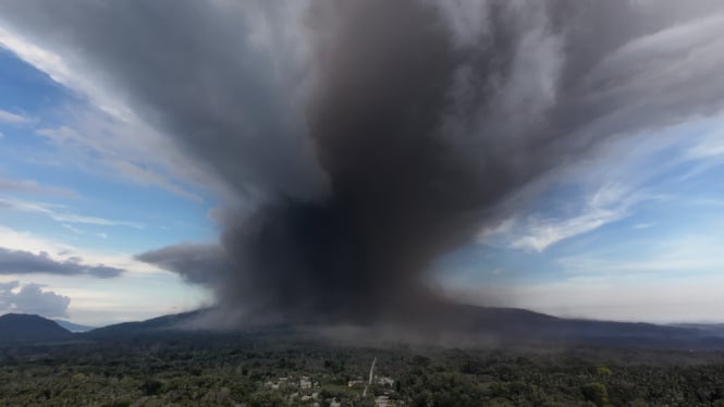 Erupsi Gunung Lewotobi Laki-Laki