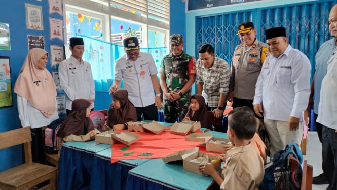 Uji coba makan gratis di Payakumbuh