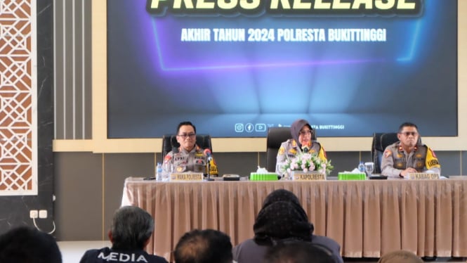 Polresta Bukittinggi gelar konferensi pers di akhir tahun 2024