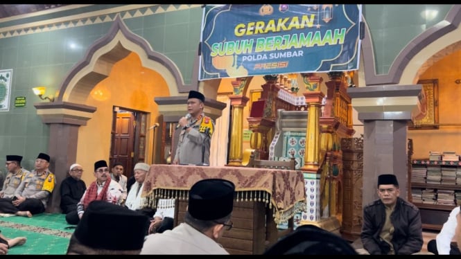 Kapolda Sumbar Lakukan Gerakan Subuh Berjamaah di Masjid Taluak