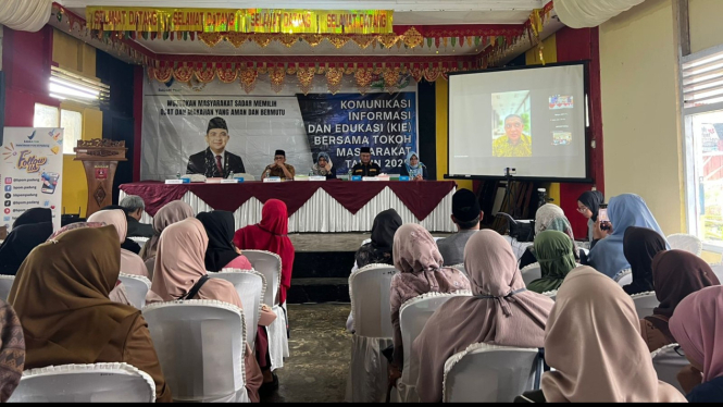 Ade Rezki Pratama, Anggota Komisi IX DPR RI hadir via Zoom