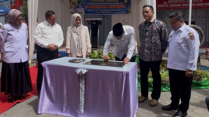 Gubernur Sumbar tandatangani Prasasti Naik Kelas di RSAM Bukittinggi