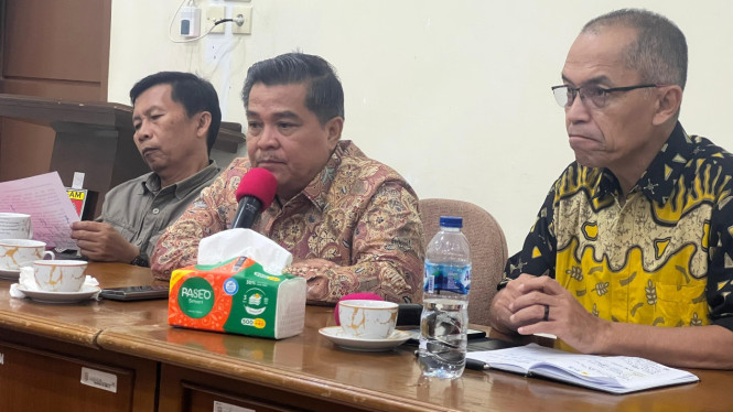 Bupati Agam, Benni Warlis didampingi Kadiskominfo Agam