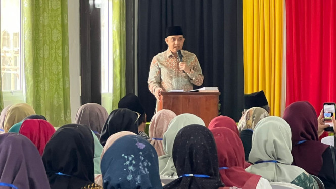 Ade Rezki Pratama saat sosialisasi MBG di Banuhampu