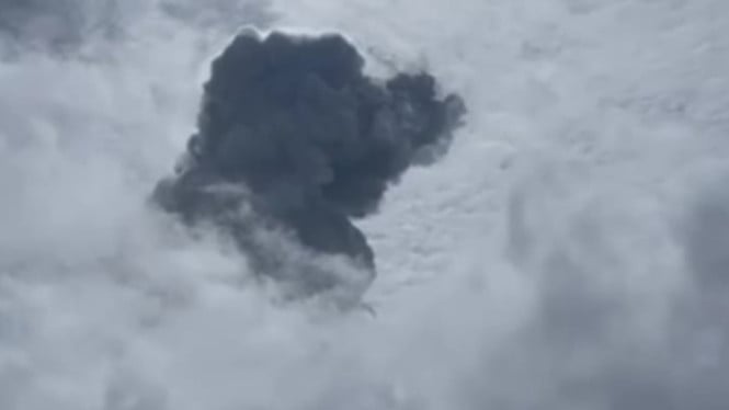 Erupsi Marapa semburkan abu vulkanik