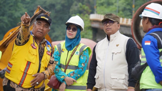 Wali Kota Padang Panjang, Hendri Arnis (Dua Kanan)