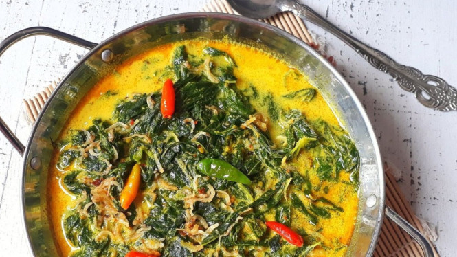 Gulai daun singkong