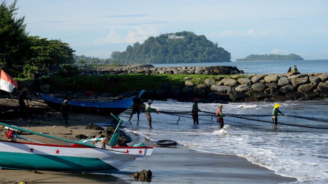 Maelo Pukek Tradisi Gotong Royong Nelayan di Pesisir Pantai Padang